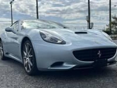 Blauwgrigio alloy (fer. 750) Gebruikt 2013 Ferrari California Cabriolet | € 94.900