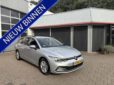 Grijs Gebruikt 2021 VW Golf VIII Business Stationwagen | € 21.750 (Eerlijke prijs)