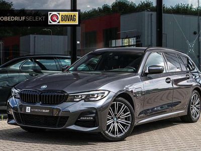 Grijs Gebruikt 2022 BMW 330e M Sport Stationwagen | € 32.900 (Goede deal)