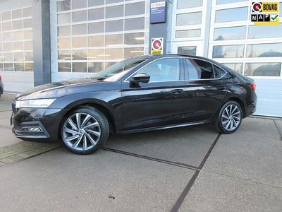 Zwart (metallic) Occasion 2020 Skoda Octavia Business Line Hatchback | € 15.900 (Eerlijke prijs)