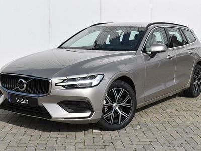 Grijs Gebruikt 2022 Volvo V60 Core Stationwagen | € 35.950 (Eerlijke prijs)