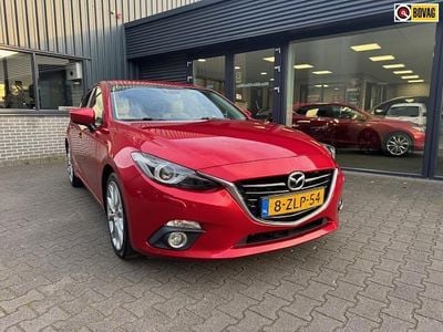 Rood Gebruikt 2015 Mazda 3 Hatchback | € 10.950 (Eerlijke prijs)