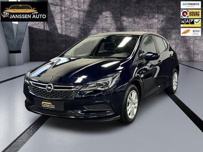 Blauw Gebruikt 2018 Opel Astra Edition Hatchback | € 8.750 (Eerlijke prijs)