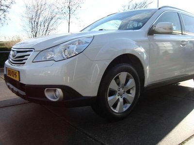 Wit Occasion 2010 Subaru Outback Exclusive+ Stationwagen | € 11.999