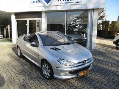 Grijs (metallic) Gebruikt 2004 Peugeot 206 CC Premium Cabriolet | € 2.895 (Iets duurder)