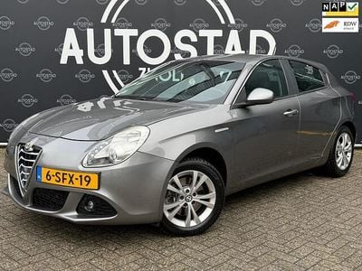 Grijs (metallic) Occasion 2013 Alfa Romeo Giulietta Distinctive Hatchback | € 8.495 (Eerlijke prijs)