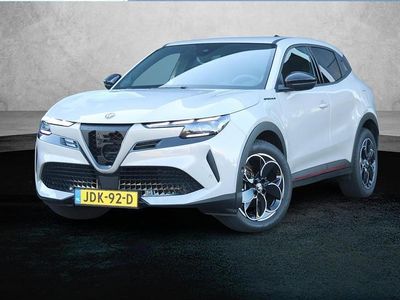 Beige Occasion 2025 Alfa Romeo Junior Edizione Speciale SUV | € 35.920 (Iets duurder)