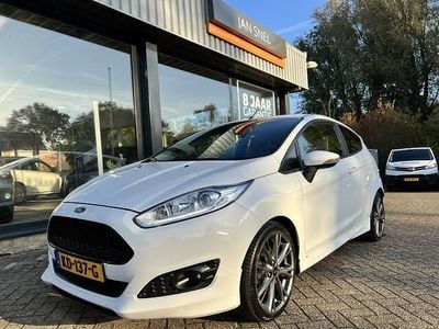 Wit Occasion 2016 Ford Fiesta ST-Line Hatchback | € 10.250 (Iets duurder)