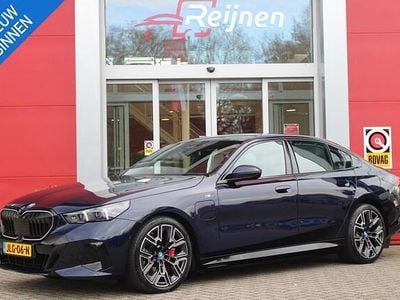 Blauw Gebruikt 2024 BMW 550e Comfort Edition Sedan | € 79.995 (Goede deal)