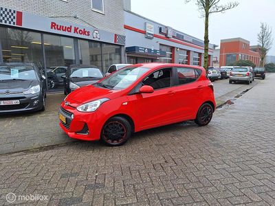 Rood Occasion 2019 Hyundai i10 Comfort Hatchback | € 10.349 (Eerlijke prijs)