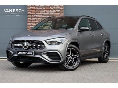 Grijs (metallic) Occasion 2024 Mercedes GLA250 AMG line SUV | € 52.500 (Duur)