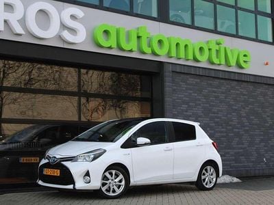 Wit Occasion 2015 Toyota Yaris Hybrid Hatchback | € 12.450 (Eerlijke prijs)