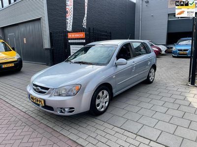 Occasion Kia Cerato LX 105 PK (77 kW) 2006 Blauw, metallic lak Sedan