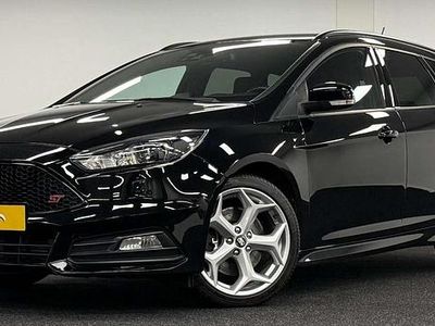 Zwart Occasion 2018 Ford Focus ST Hatchback | € 19.995 (Eerlijke prijs)