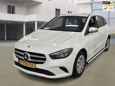 Wit (metallic) Occasion 2022 Mercedes 200 MPV | € 10.950