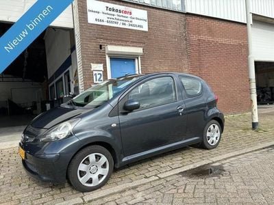 Occasion Toyota Aygo 68 PK (50 kW) 2006 Grijs Hatchback