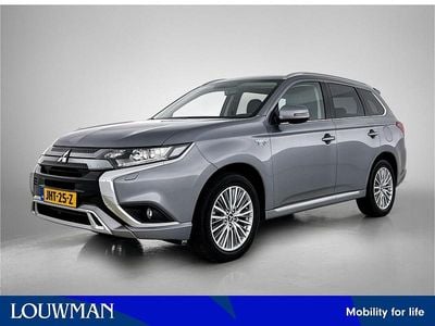 Grijs Occasion 2020 Mitsubishi Outlander P-HEV Intense SUV | € 23.945 (Eerlijke prijs)