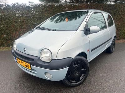Grijs (metallic) Occasion 2002 Renault Twingo Hatchback | € 666 (Goede deal)