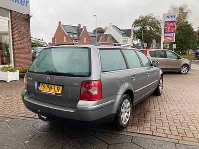 Grijs (metallic) Gebruikt 2004 VW Passat Highline Stationwagen | € 899 (Eerlijke prijs)