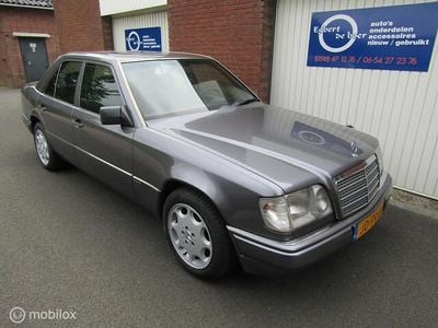 Grijs Occasion 1994 Mercedes E200 Elegance Sedan | € 7.250
