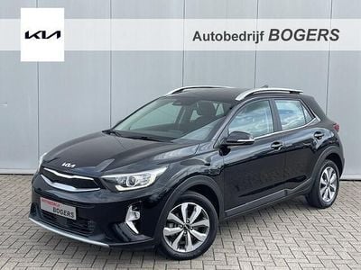 Zwart (metallic) Gebruikt 2024 Kia Stonic SUV | € 24.440 (Eerlijke prijs)