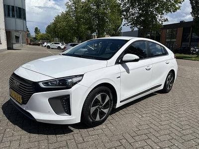 Wit, metallic lak Gebruikt 2018 Hyundai Ioniq Comfort Hatchback | € 12.495 (Eerlijke prijs)