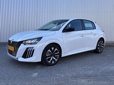 Wit Nieuw 2025 Peugeot 208 Style Hatchback | € 23.900 (Goede deal)
