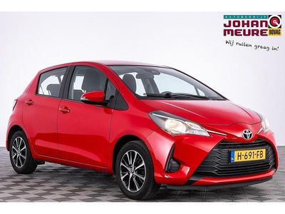 Occasion Toyota Yaris Connect Style 72 PK (52 kW) 2020 Rood Hatchback