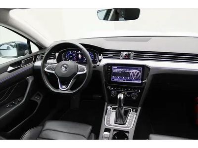 Blauw Occasion 2020 VW Passat GTE Stationwagen | € 22.900 (Eerlijke prijs)