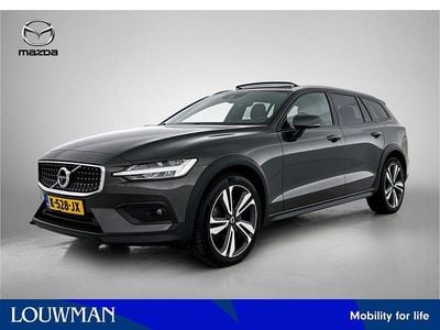 Grijs metallic Occasion 2021 Volvo V60 CC Ultimate Stationwagen | € 35.000 (Goede deal)