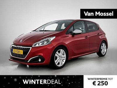 Rood Occasion 2019 Peugeot 208 Signature Sky Hatchback | € 9.640 (Super prijs)