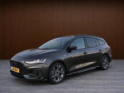 Grijs Gebruikt 2023 Ford Focus ST-Line Stationwagen | € 19.950 (Eerlijke prijs)