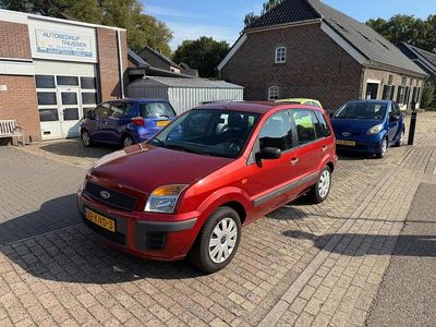 Rood Gebruikt 2010 Ford Fusion Cool & Sound Edition MPV | € 4.250 (Iets duurder)