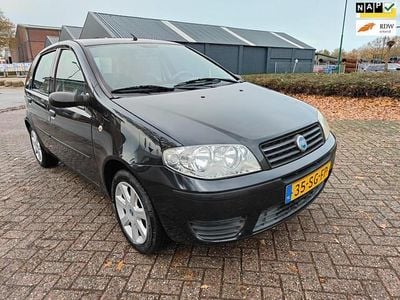 Zwart (metallic) Gebruikt 2006 Fiat Punto Dynamic Hatchback | € 2.250 (Eerlijke prijs)