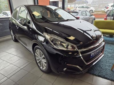 Zwart Gebruikt 2017 Peugeot 208 Style Hatchback | € 12.400 (Duur)