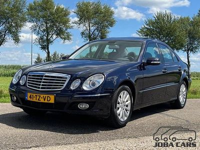 Blauw (metallic) Gebruikt 2007 Mercedes E200 Elegance Sedan | € 18.990