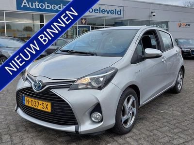 Grijs Gebruikt 2016 Toyota Yaris Hybrid Trend Hatchback | € 12.950 (Eerlijke prijs)