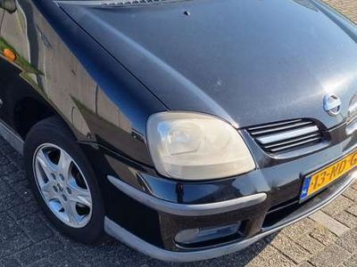 Nissan Almera Tino