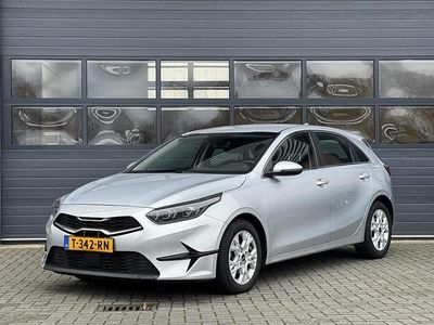 Grijs Gebruikt 2023 Kia Ceed Hatchback | € 17.999 (Goede deal)