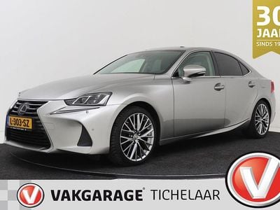 Grijs Occasion 2021 Lexus IS300h Luxury Line Sedan | € 25.899 (Eerlijke prijs)