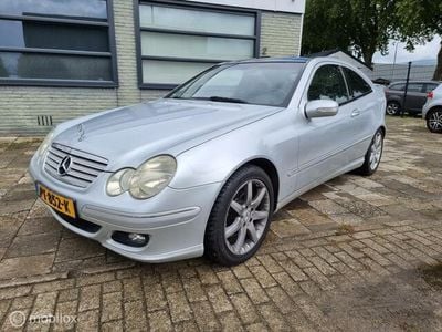 Grijs Gebruikt 2004 Mercedes C320 Coupé | € 4.750
