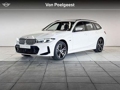 Alpinweiss (300) Gebruikt 2022 BMW 330e M Sport Stationwagen | € 41.895 (Duur)