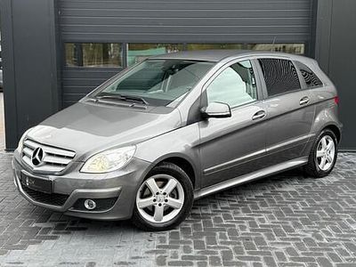 Grijs Gebruikt 2010 Mercedes B200 MPV | € 6.495 (Eerlijke prijs)