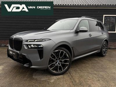 Grijs (metallic) Occasion 2023 BMW X7 M Sport SUV | € 99.995