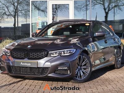 Grijs Occasion 2022 BMW 318 M Sport Sedan | € 27.900 (Goede deal)