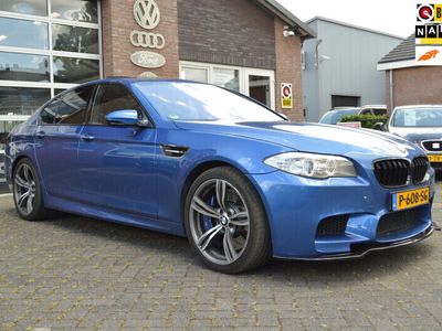 tweedehands BMW M5 5-SERIEMonte Carlo Blue, met o.a. Soft-close Head Up, Schuifdak, Stoelverwarming, Soft Close.