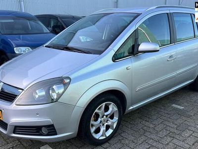 Grijs Occasion 2005 Opel Zafira Cosmo MPV | € 2.450 (Eerlijke prijs)