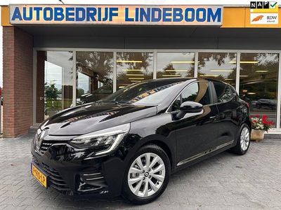 Zwart Gebruikt 2022 Renault Clio V Intens Hatchback | € 14.750 (Eerlijke prijs)