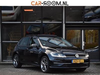 Zwart Occasion 2019 VW Golf VII Highline Hatchback | € 15.950 (Iets duurder)