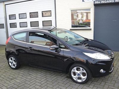 Zwart (metallic) Gebruikt 2011 Ford Fiesta Titanium Hatchback | € 3.600 (Eerlijke prijs)